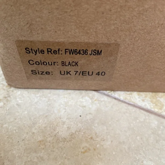 Pointed Toe Bootie. US 9 Black . - Picture 6 of 7